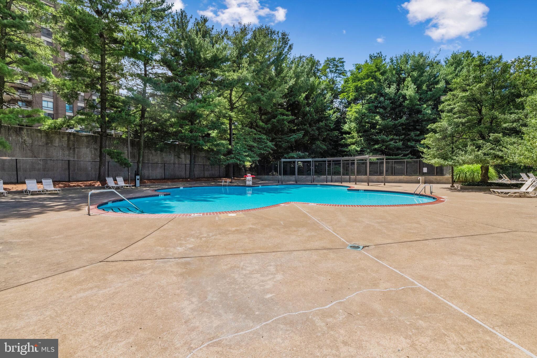 1800 Old Meadow Road, Unit 1415 McLean, VA 22102 - Photo 20 of 29 a view of outdoor space