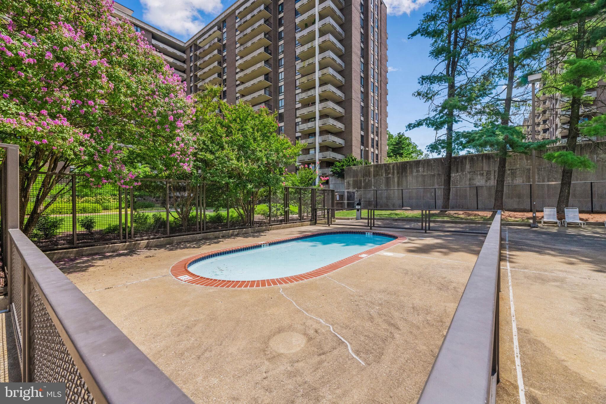 1800 Old Meadow Road, Unit 1415 McLean, VA 22102 - Photo 21 of 29 a view of a backyard