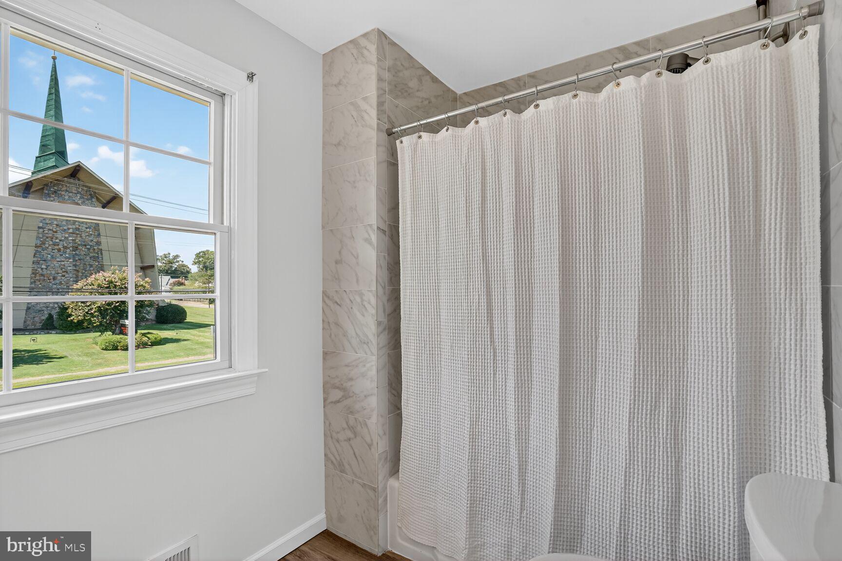 8303 Fort Hunt Road Alexandria, VA 22308 - Photo 27 of 39 Timeless design!