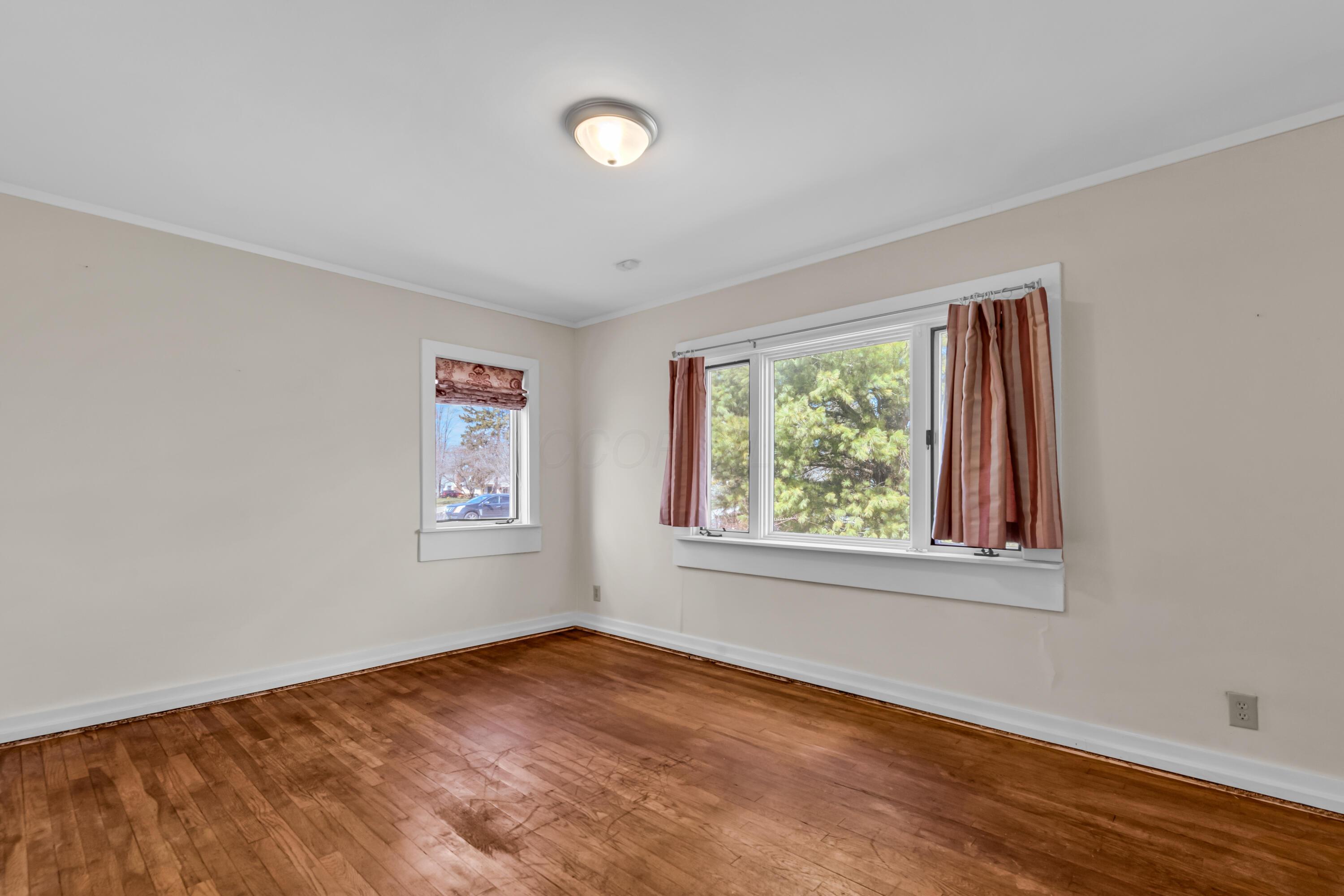 2033 Zollinger Road Columbus, OH 43221 - Photo 20 of 44 • Hardwood flooring
• Ivory painted walls
• Ceiling light
• (2) single door closets