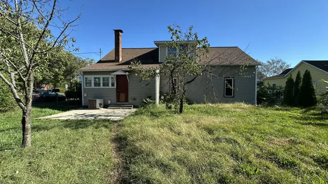 a view of a house with a small yard and plants