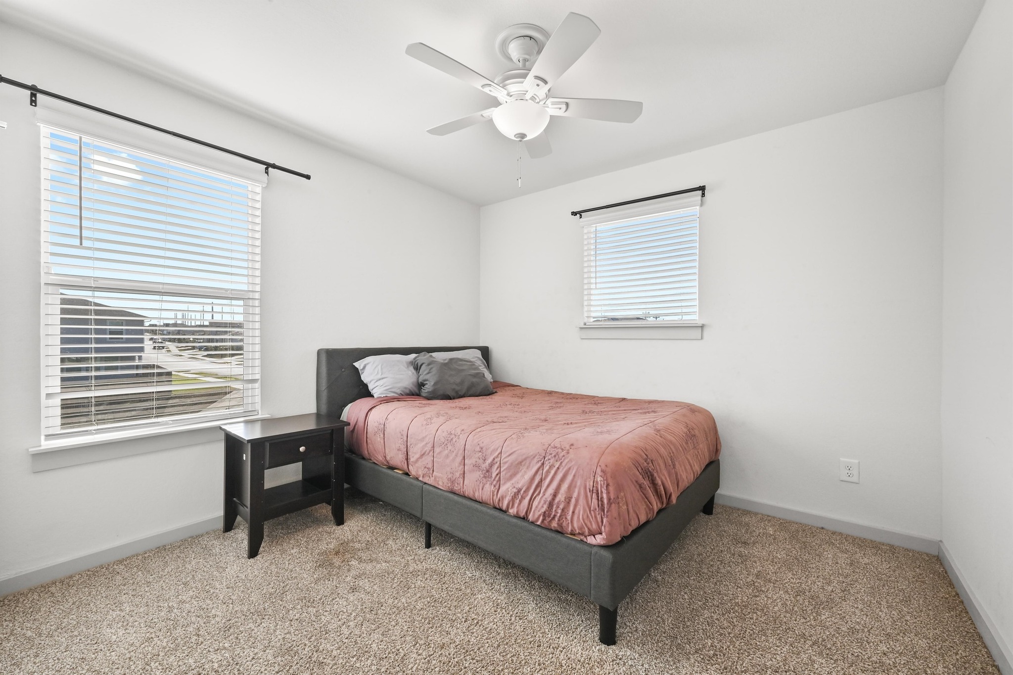 522 Wilshire Road San Marcos, TX 78666 - Photo 18 of 22 a bedroom with a bed and a window