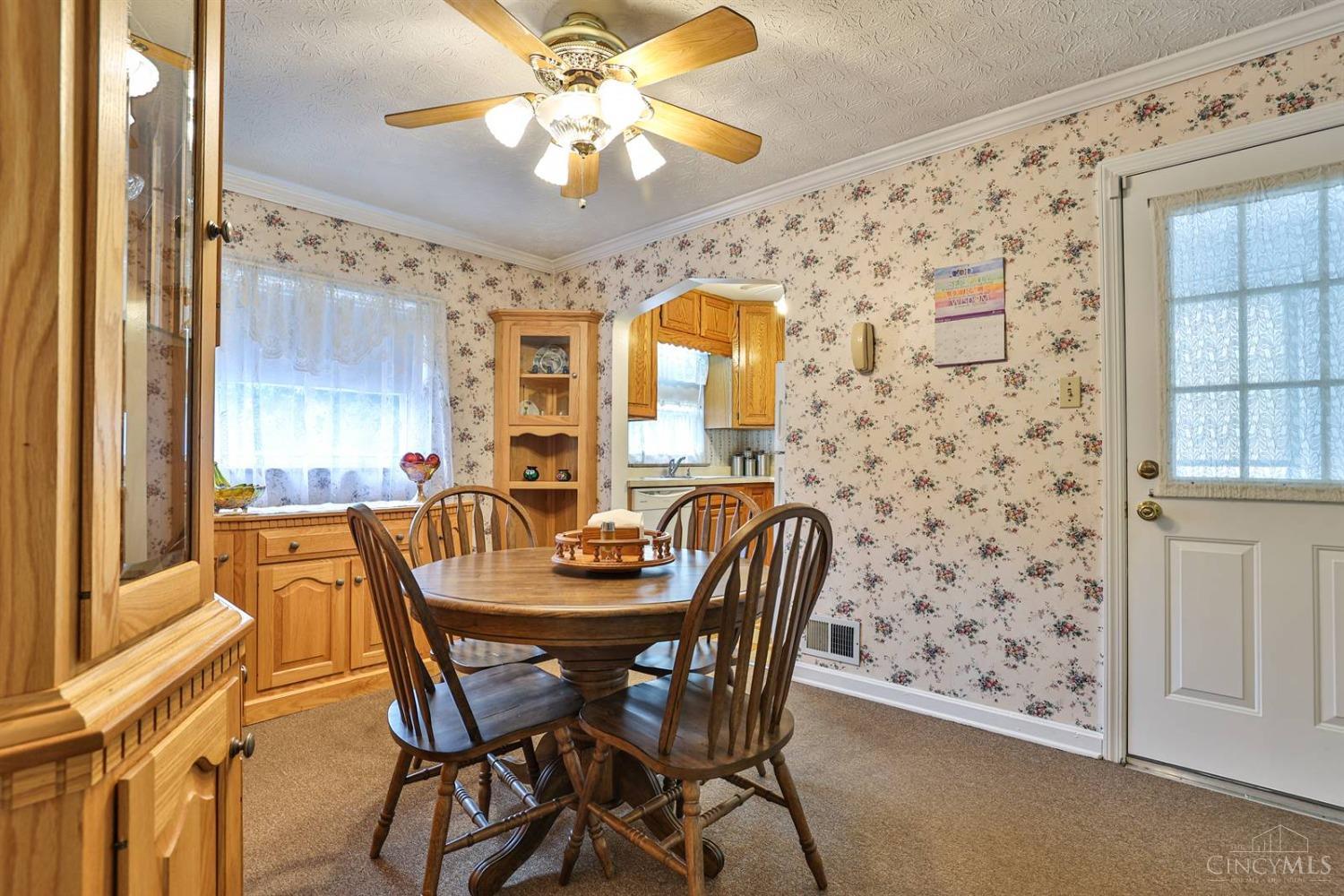 5346 Belclare Road Cincinnati, OH 45247 - Photo 8 of 38