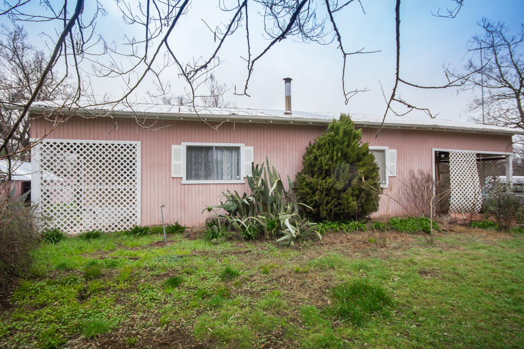18546 Old Oasis Road Redding, CA 96003 - Photo 6 of 12 front