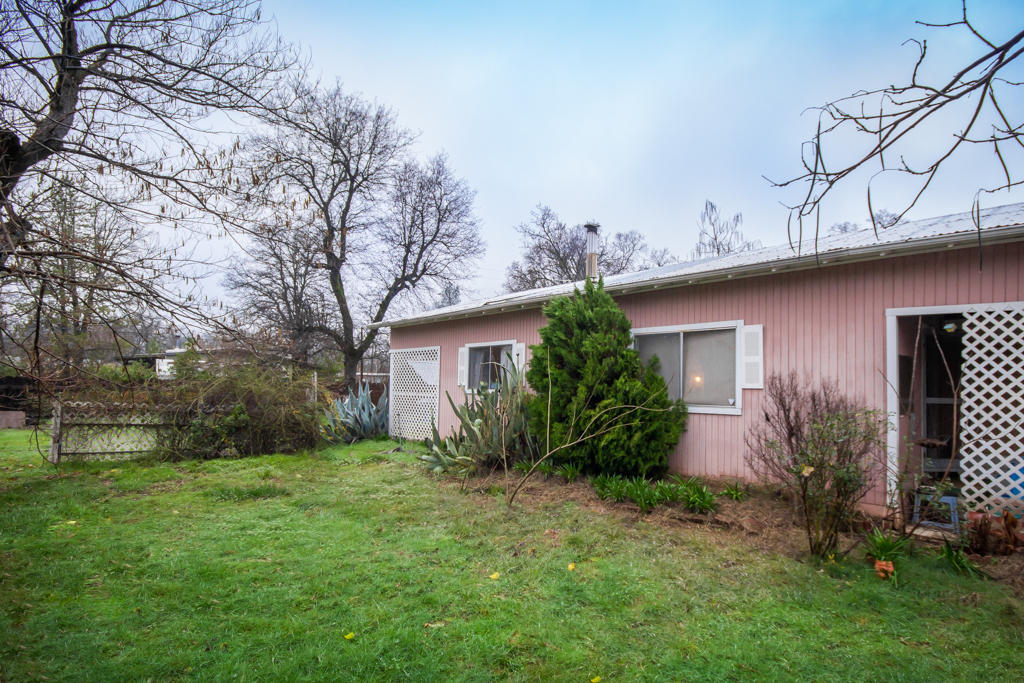 18546 Old Oasis Road Redding, CA 96003 - Photo 7 of 12 front2