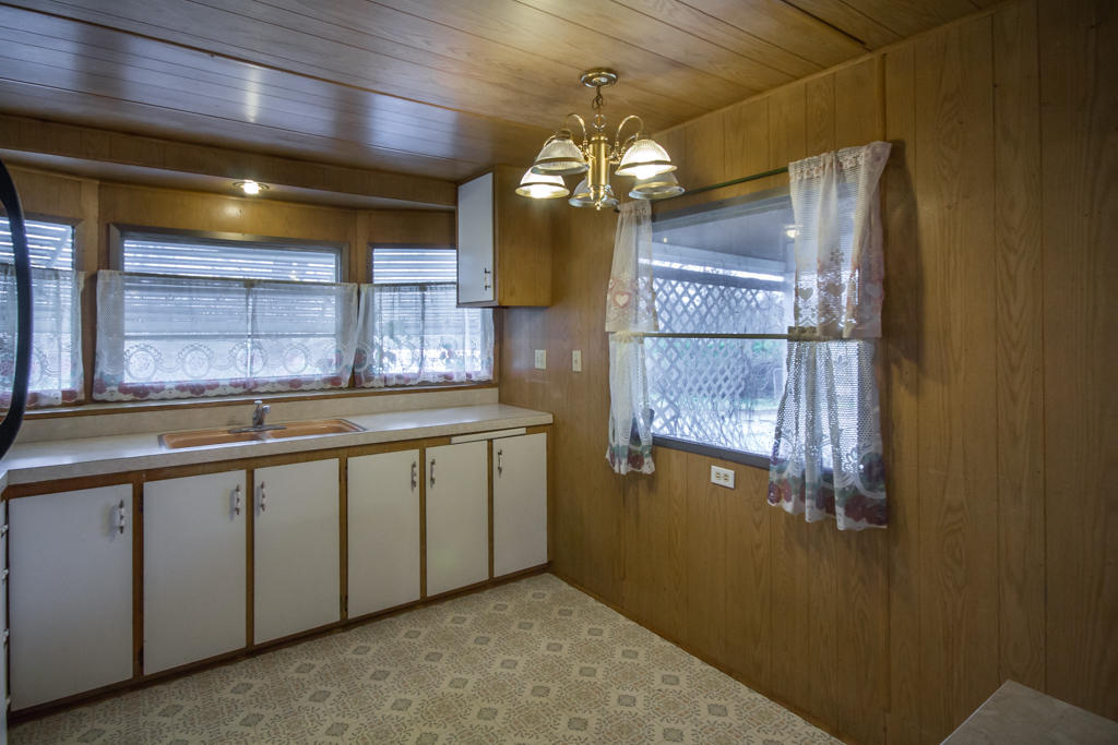18546 Old Oasis Road Redding, CA 96003 - Photo 8 of 12 kitchen