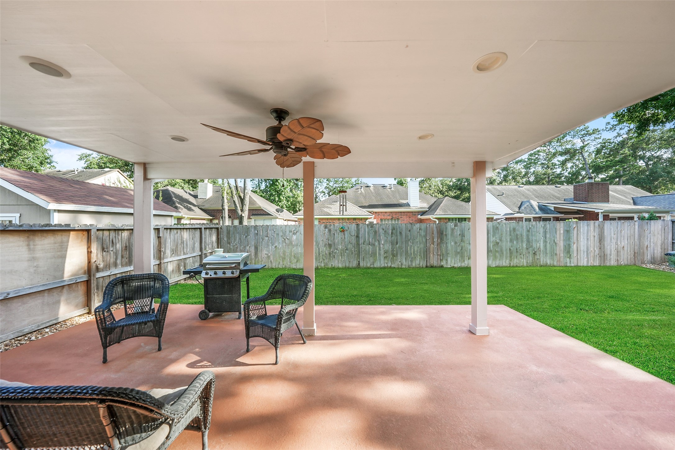 929 North Rivershire Drive Conroe, TX 77304 - Photo 32 of 36