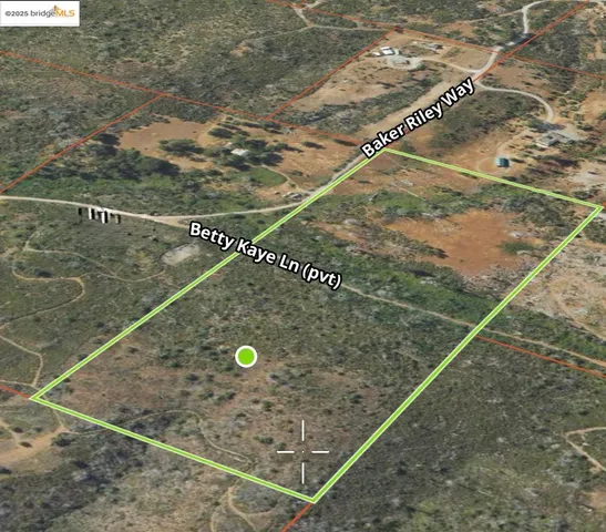 a view of a tennis court