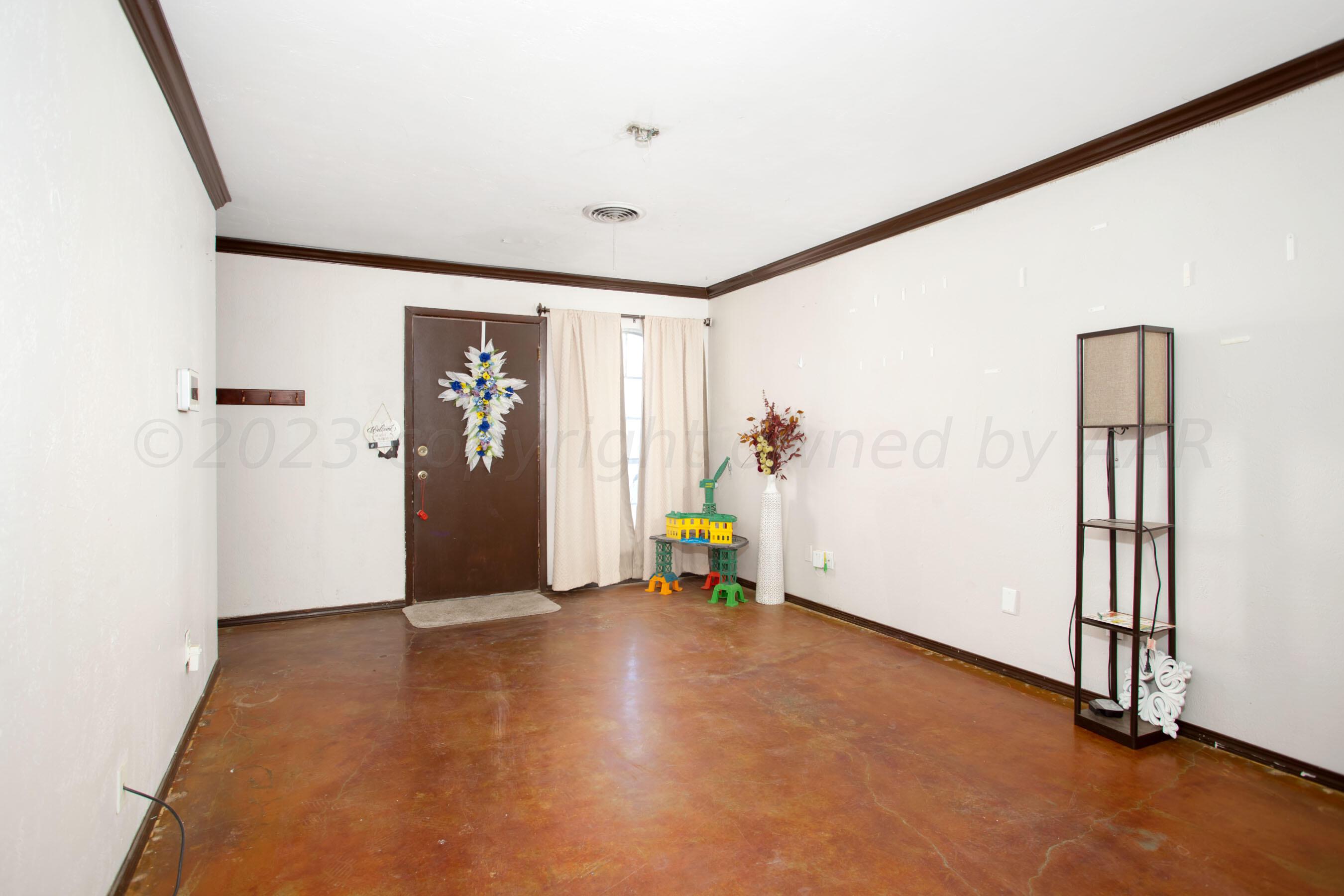 4413 South Austin Street Amarillo, TX 79110 - Photo 4 of 18 Living Room