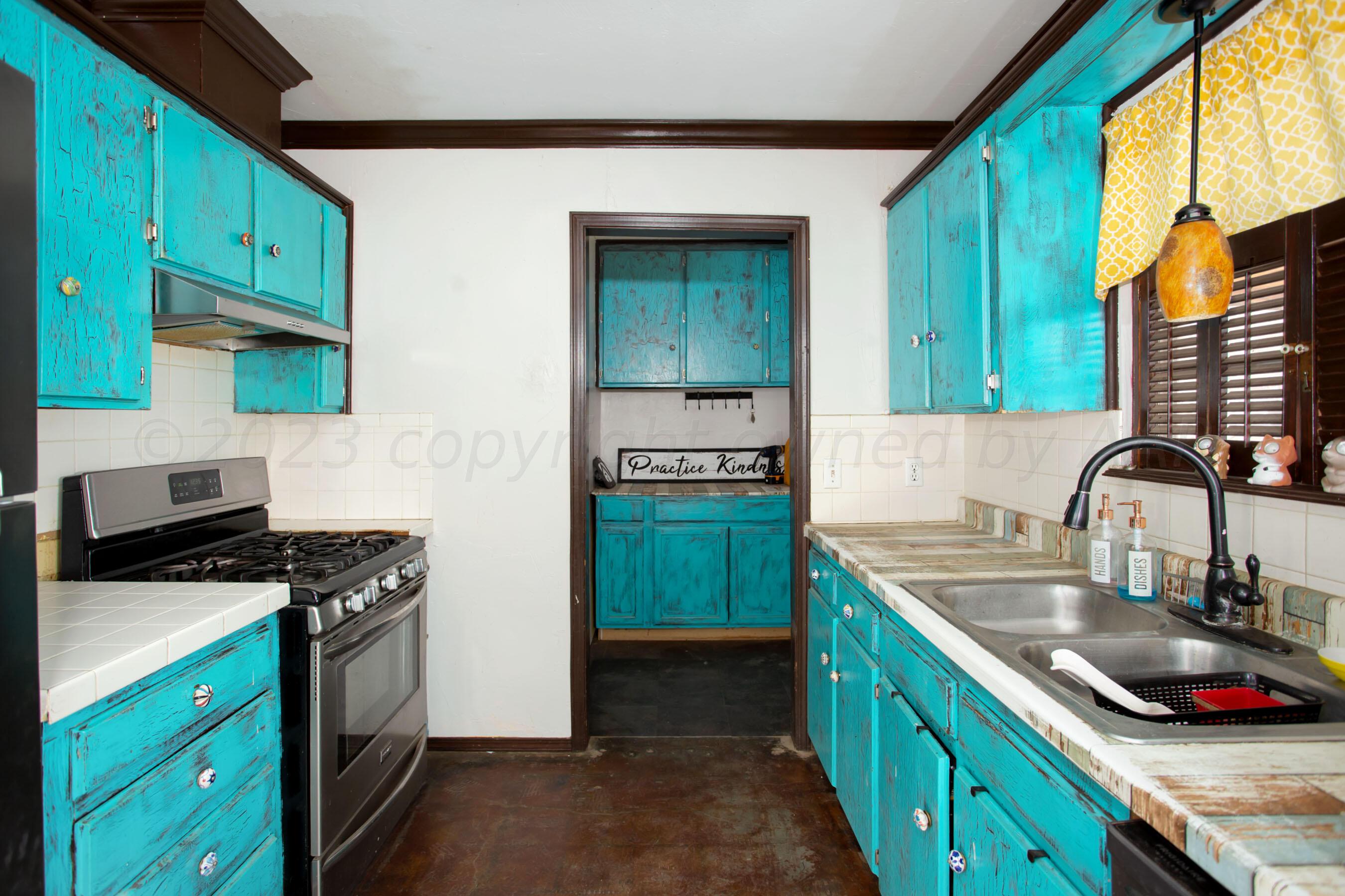 4413 South Austin Street Amarillo, TX 79110 - Photo 6 of 18 Kitchen