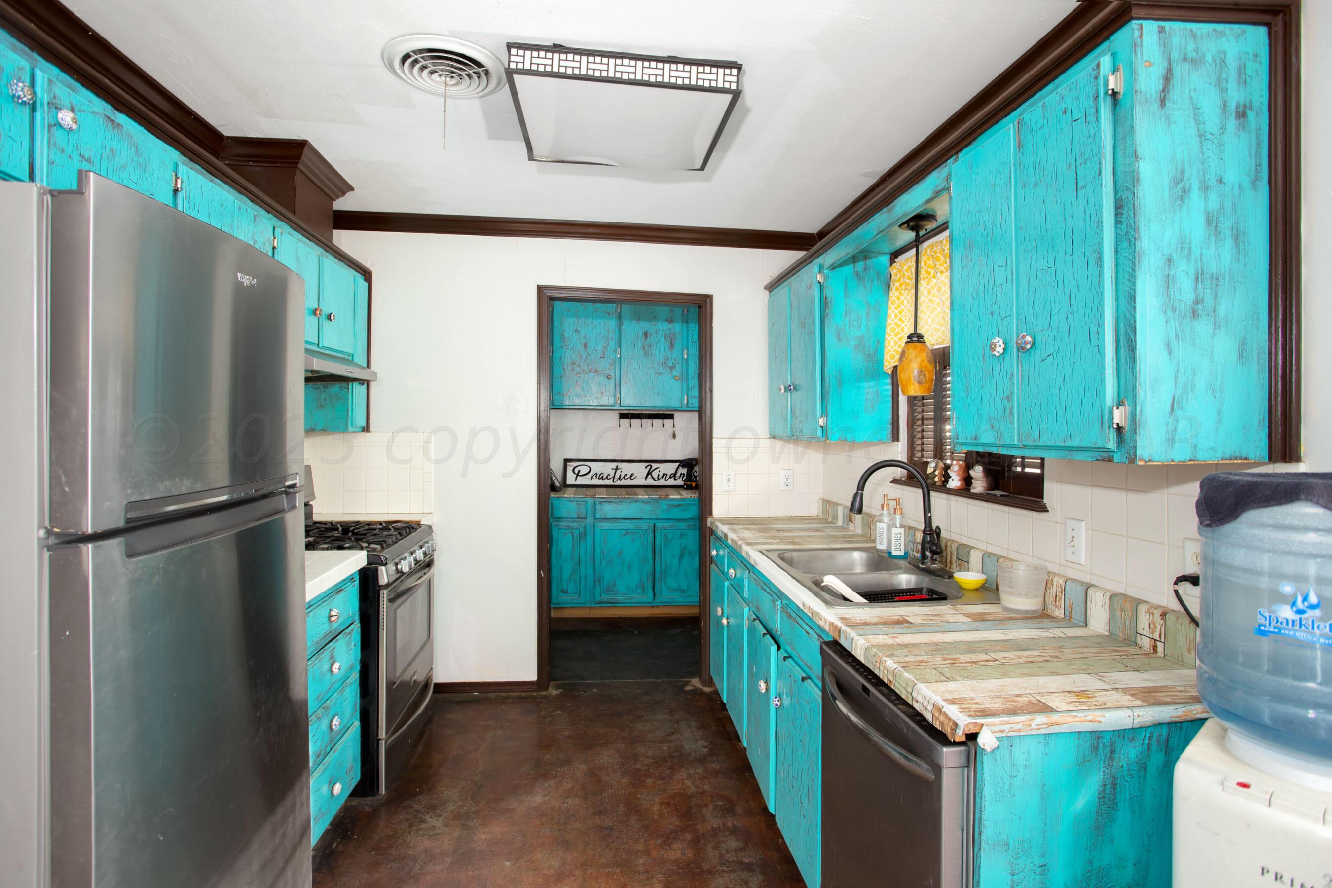 4413 South Austin Street Amarillo, TX 79110 - Photo 7 of 18 Kitchen
