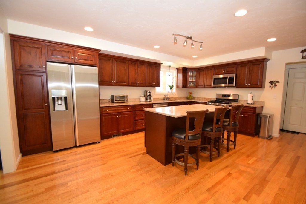 340 Canton Street Randolph, MA 02368 - Photo 4 of 28
