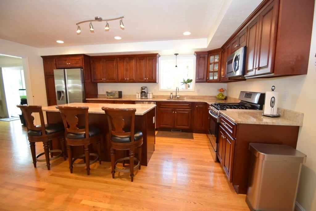 340 Canton Street Randolph, MA 02368 - Photo 5 of 28