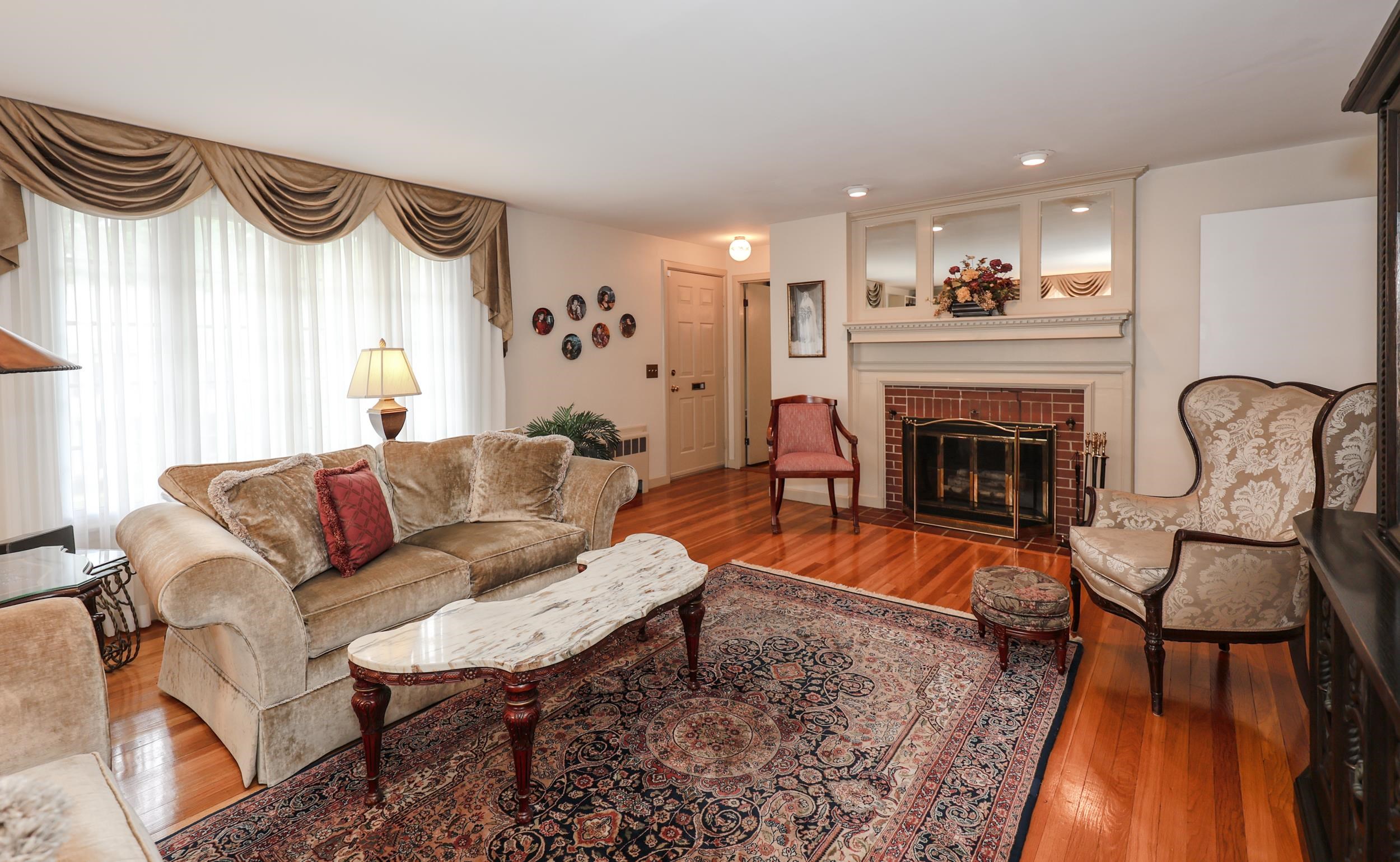 41 Bruce Road Manchester, NH 03104 - Photo 2 of 39 Gallery Image 2