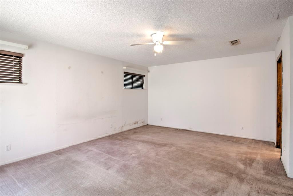 504 South Kirby Street Pilot Point, TX 76258 - Photo 15 of 39