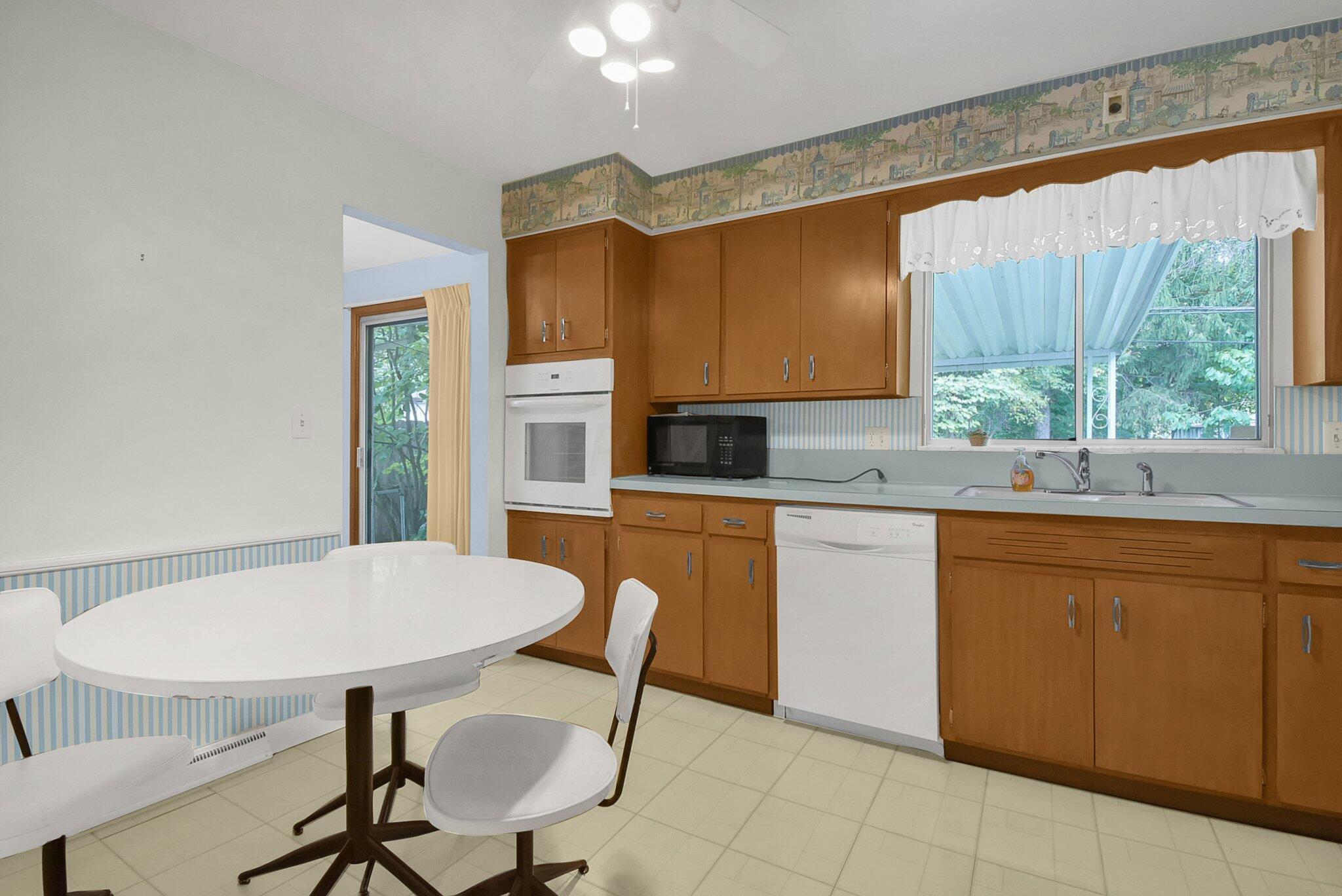 1390 Bryson Road Columbus, OH 43224 - Photo 11 of 30 eat-in kitchen