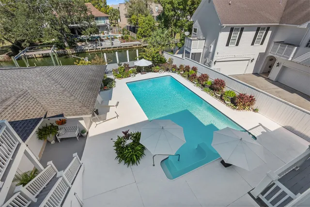 $1,200,000 | 2011 Sea Cove Court, Nassau Bay, TX 77058