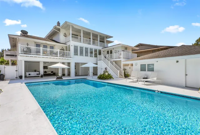 $1,200,000 | 2011 Sea Cove Court, Nassau Bay, TX 77058