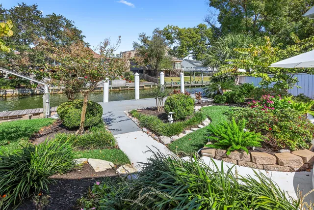 $1,200,000 | 2011 Sea Cove Court, Nassau Bay, TX 77058