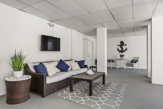 $1,200,000 | 2011 Sea Cove Court, Nassau Bay, TX 77058