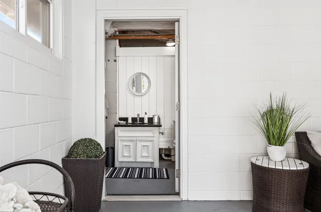 $1,200,000 | 2011 Sea Cove Court, Nassau Bay, TX 77058