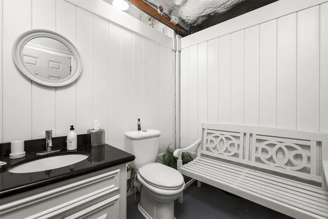 $1,200,000 | 2011 Sea Cove Court, Nassau Bay, TX 77058