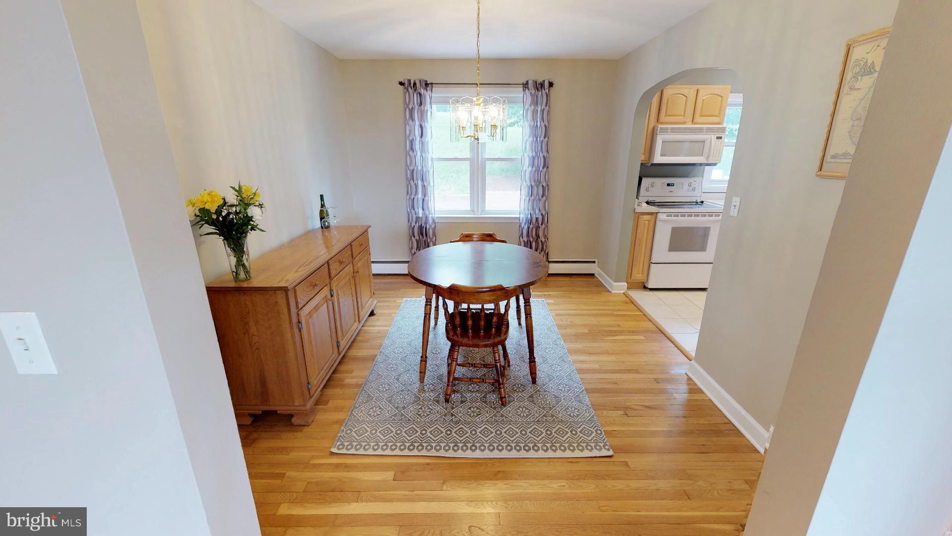 1639 Old Manchester Road Westminster, MD 21157 - Photo 11 of 24 Separate DR and arched doorways are to be admired