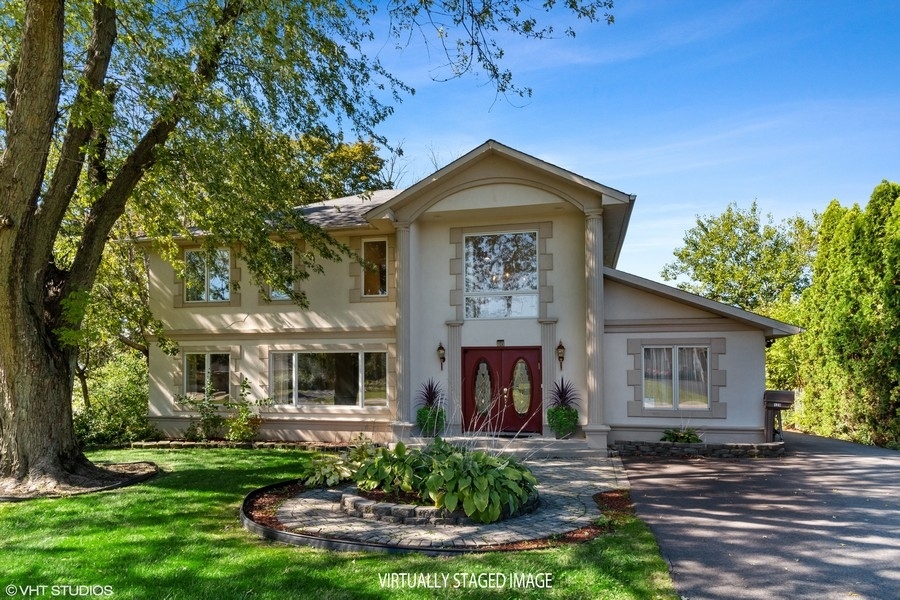 120 Chestnut Road Northbrook, IL 60062 - Photo 1 of 22 a front view of a house with garden