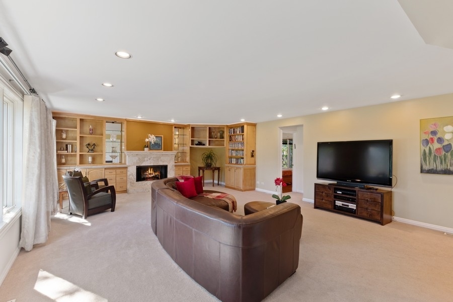 120 Chestnut Road Northbrook, IL 60062 - Photo 5 of 22 a living room with furniture and a flat screen tv