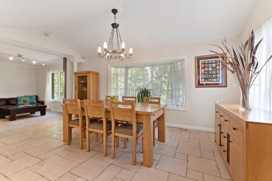 120 Chestnut Road Northbrook, IL 60062 - Photo 7 of 22 a view of a dining room with furniture and chandelier