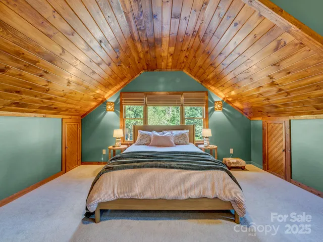a view of livingroom with furniture and windows