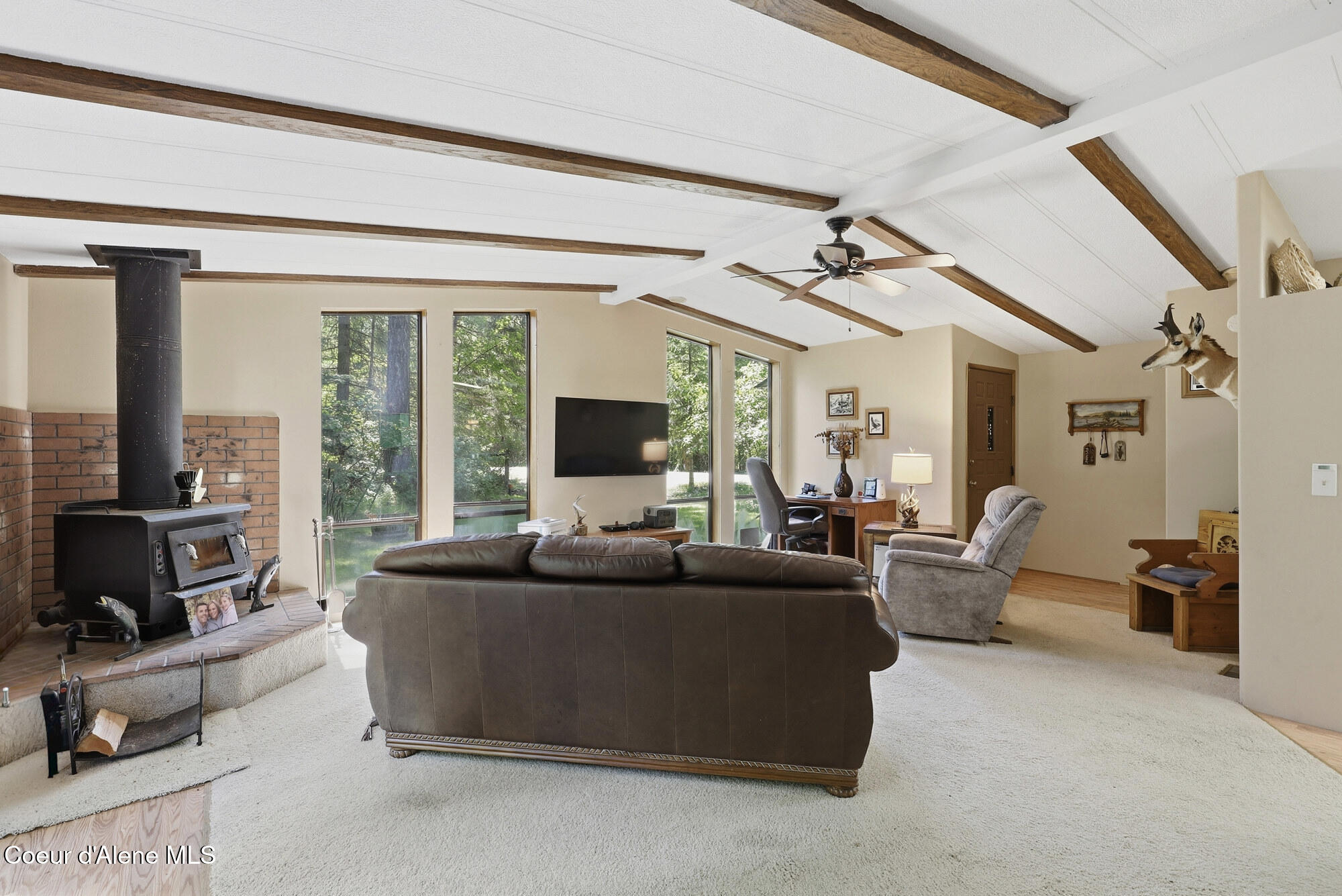 13118 Hellroaring Road Athol, ID 83801 - Photo 6 of 46 Living room