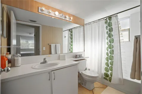 $525,000 | 19555 East Country Club Drive, Unit 8502, Aventura, FL 33180