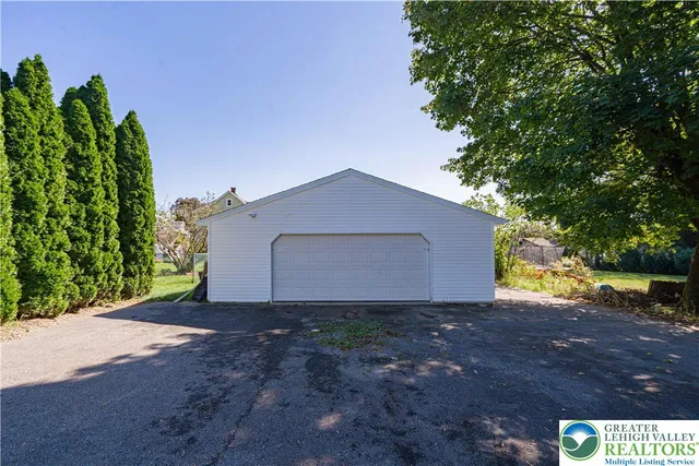 $448,000 | 5734 Highway 873, Schnecksville, PA 18078