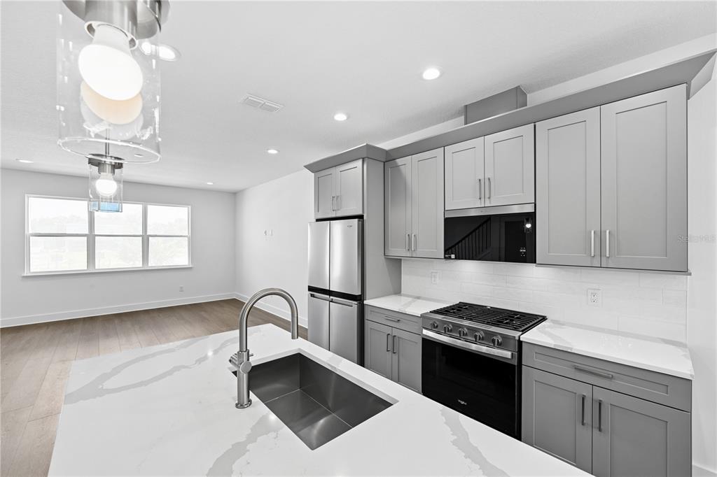 1582 Ridgeback Lane Apopka, FL 32703 - Photo 3 of 27