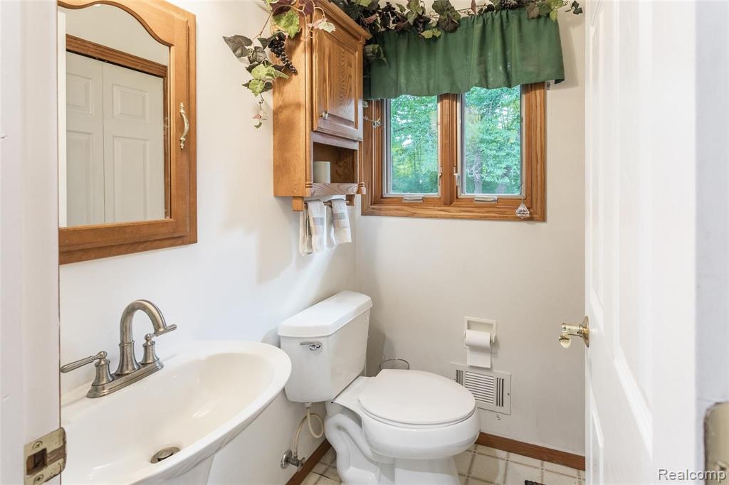 905 Gulley Road Howell, MI 48843 - Photo 17 of 52