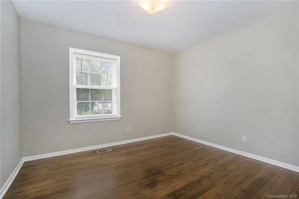 2512 Thornton Road Charlotte, NC 28208 - Photo 8 of 16 Gallery Image 8