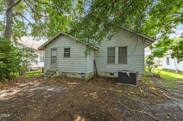 a house view with a backyard space