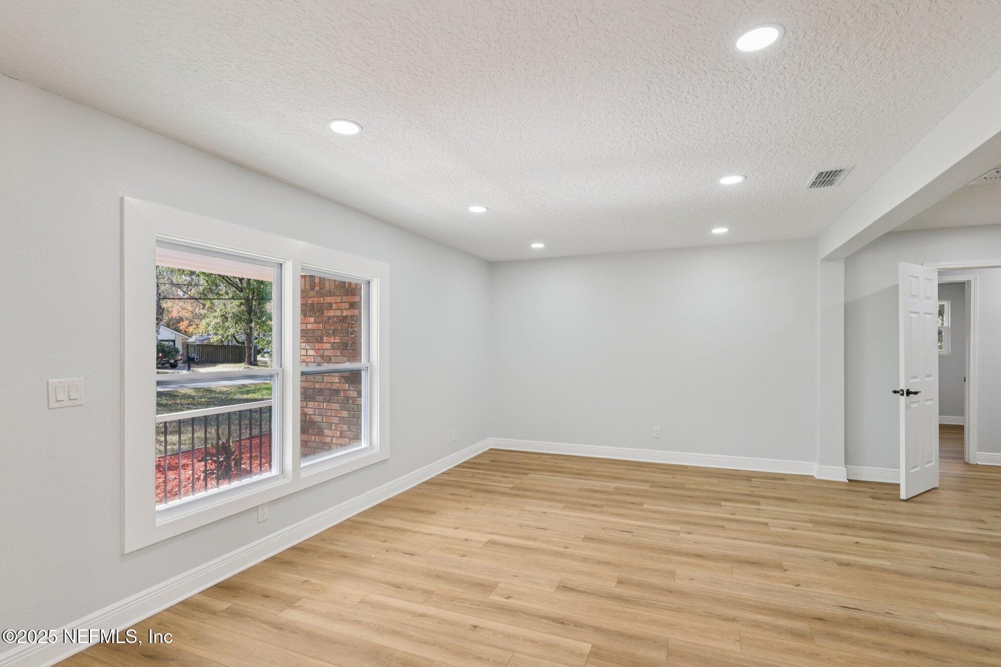 12305 Del Rio Drive Jacksonville, FL 32258 - Photo 14 of 75 Living Room