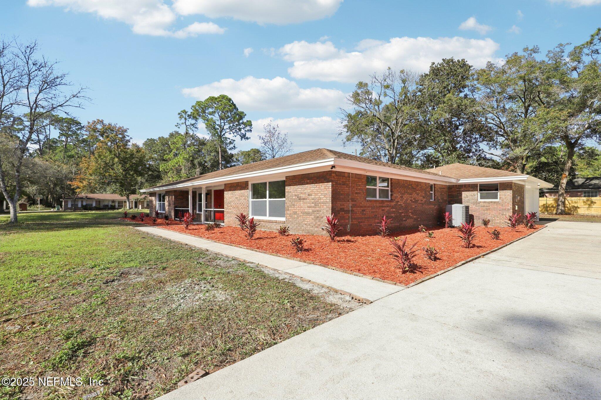 12305 Del Rio Drive Jacksonville, FL 32258 - Photo 4 of 75 Front 3rd View & Side Entry Garage