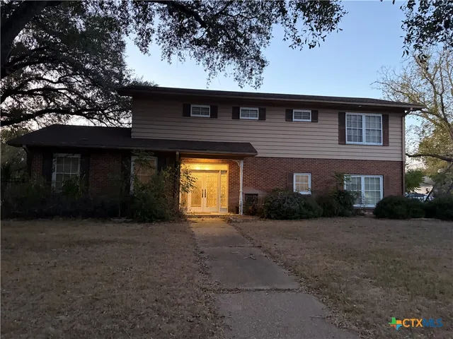 $400,000 | 1014 North Hunt Street, Cuero, TX 77954