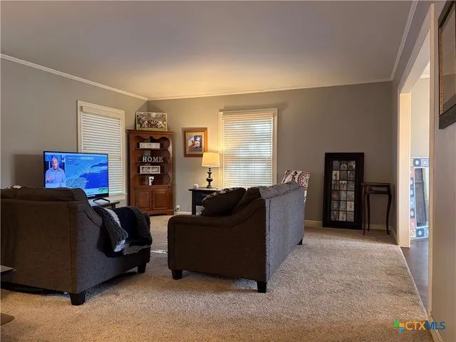 $400,000 | 1014 North Hunt Street, Cuero, TX 77954