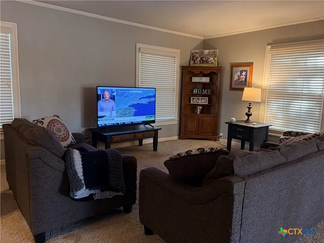 $400,000 | 1014 North Hunt Street, Cuero, TX 77954