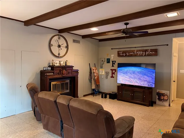 $400,000 | 1014 North Hunt Street, Cuero, TX 77954