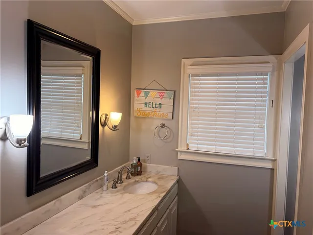 $400,000 | 1014 North Hunt Street, Cuero, TX 77954