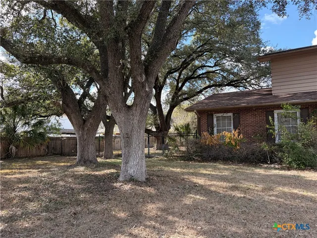 $400,000 | 1014 North Hunt Street, Cuero, TX 77954