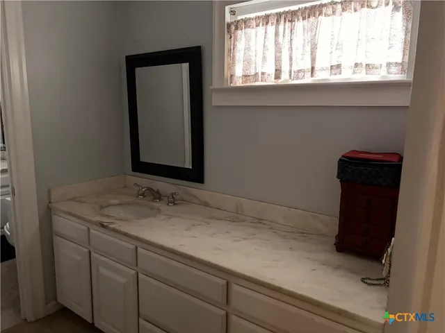 $400,000 | 1014 North Hunt Street, Cuero, TX 77954