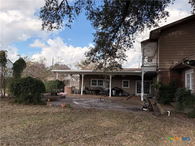 $400,000 | 1014 North Hunt Street, Cuero, TX 77954