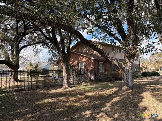 $400,000 | 1014 North Hunt Street, Cuero, TX 77954