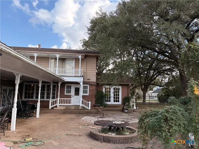 $400,000 | 1014 North Hunt Street, Cuero, TX 77954